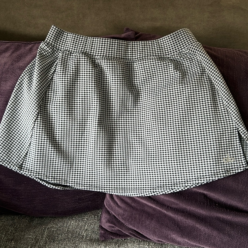Houndstooth alo yoga skirt